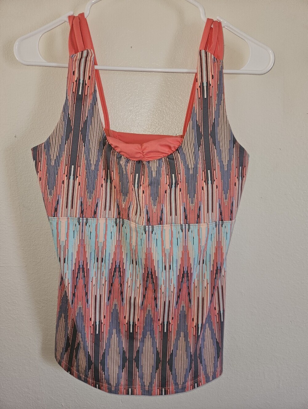 Rei Womans Athletic Tank Top Size M